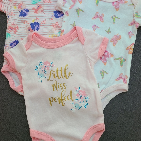 New 0-3 Months Infant Girl Onsie Bundle - Picture 3 of 5